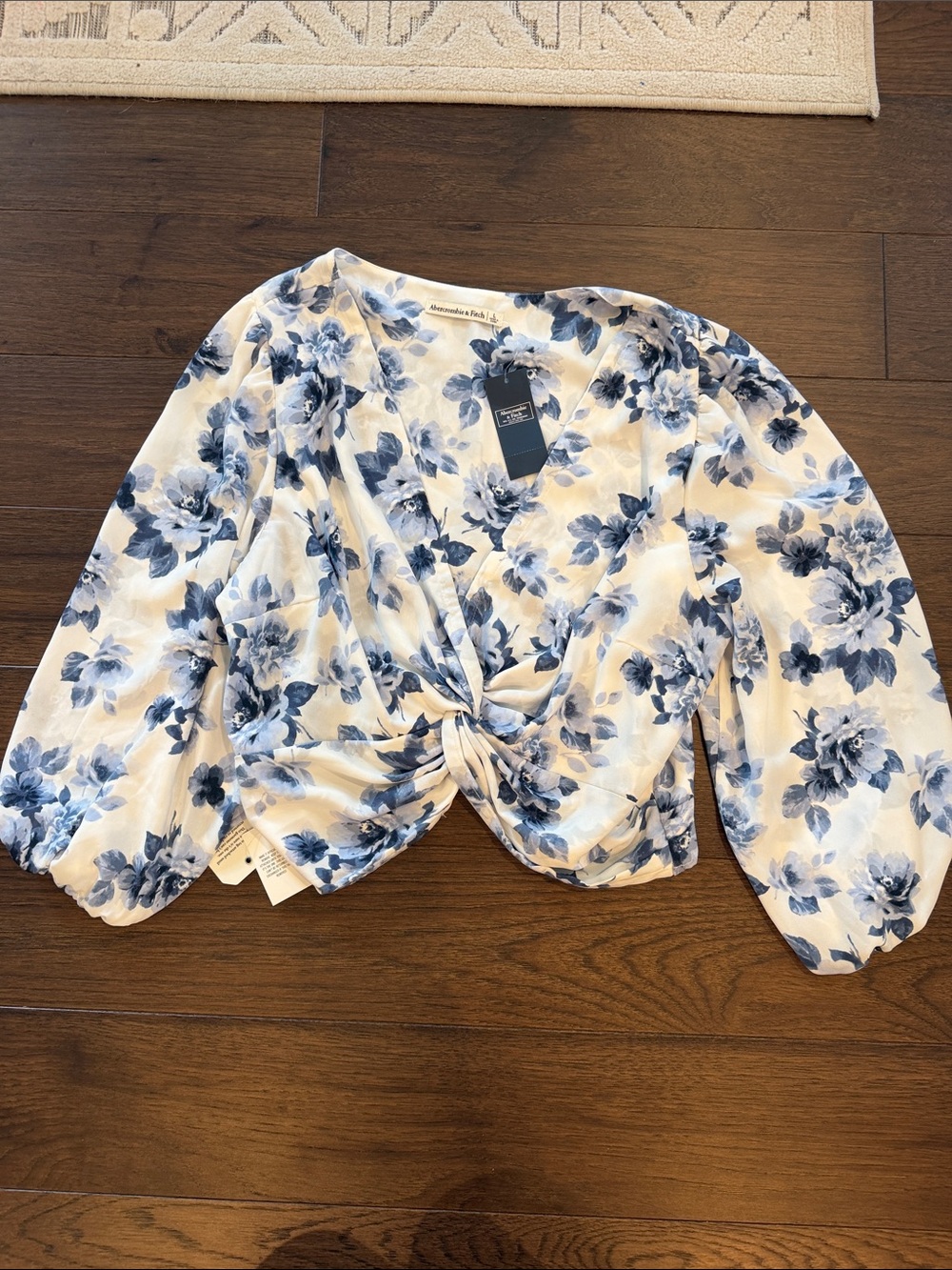 Abercrombie & Fitch Blue Floral Twist Front Crop Top Size Large NWT - C39-302